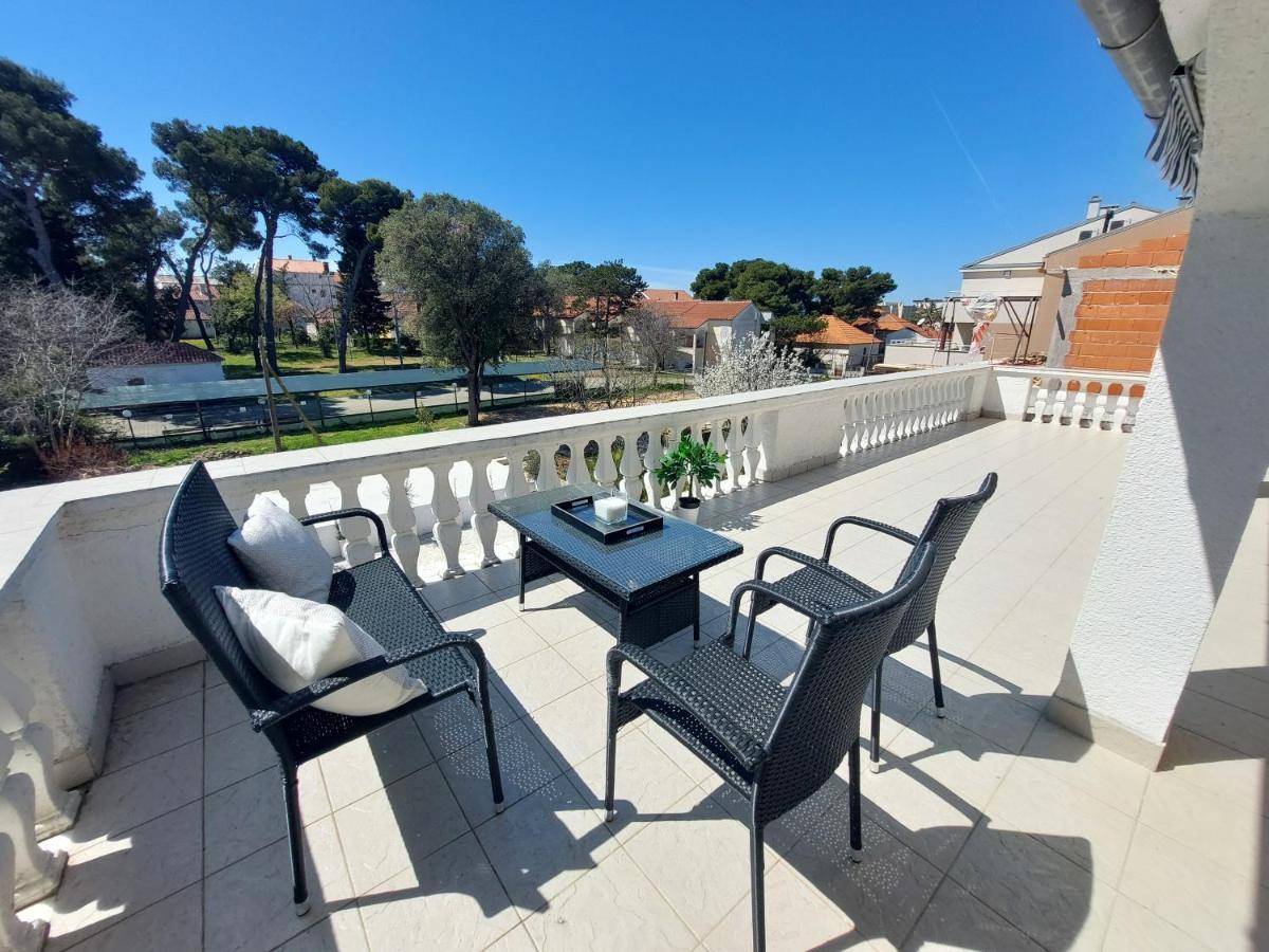 Casa Blanca, Biograd Na Moruアパートメント エクステリア 写真